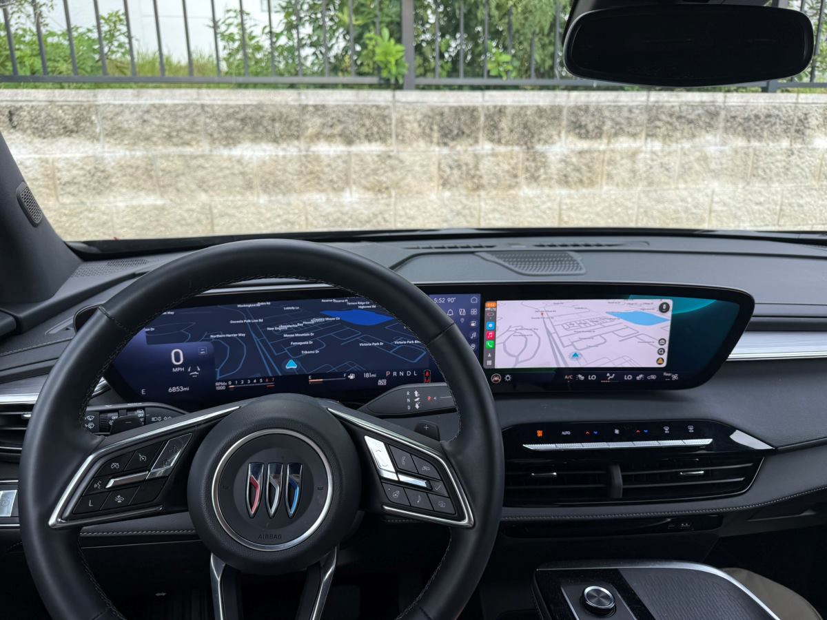 Florida highway with speed limit signs and lane markings - 2025 driving laws guide for UK visitors planning villa holidays