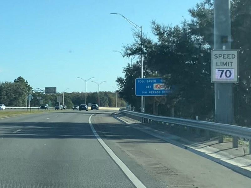 Florida motorway speed limit sign showing 70 mph maximum for UK drivers
