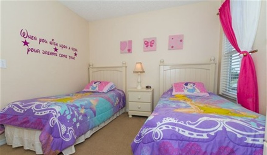 Disney Princess twin. Roughtallys in Lake Berkley Resort, Kissimmee, Orlando