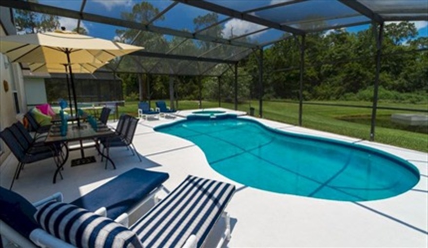 The perfect spot to soak up the sunshine. Roughtallys in Lake Berkley Resort, Kissimmee, Orlando