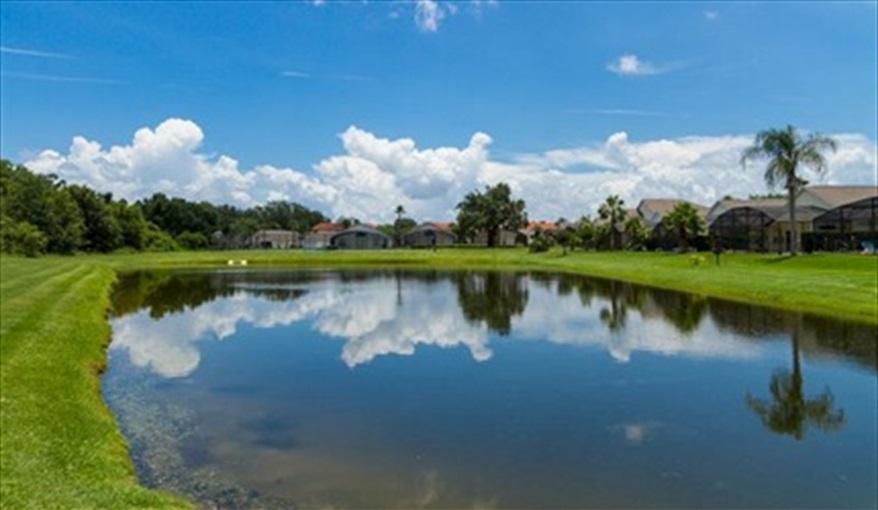 With stunning lake views. Roughtallys in Lake Berkley Resort, Kissimmee, Orlando