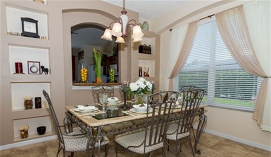 Formal dining room seating 6. Roughtallys in Lake Berkley Resort, Kissimmee, Orlando