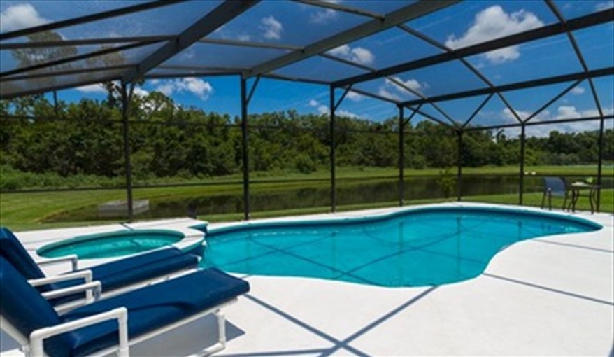 Soak up the sunshine. Roughtallys in Lake Berkley Resort, Kissimmee, Orlando