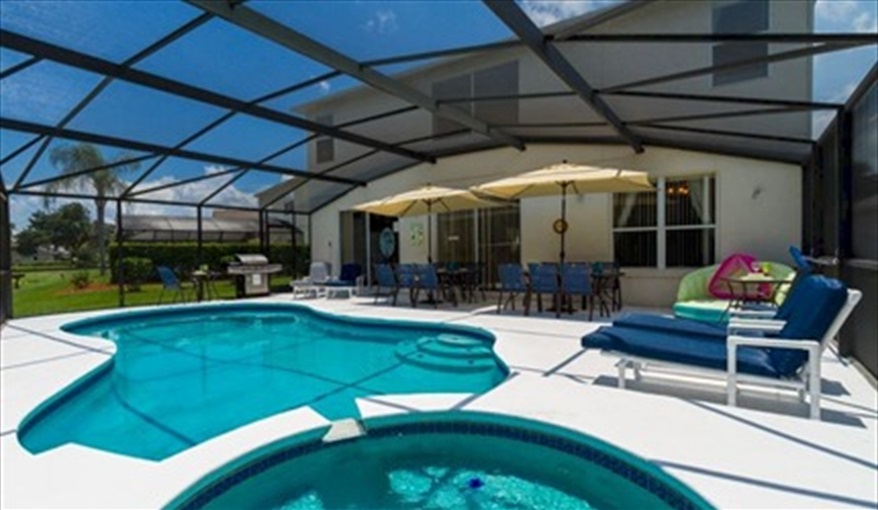 With a magnificent private pool. Roughtallys in Lake Berkley Resort, Kissimmee, Orlando