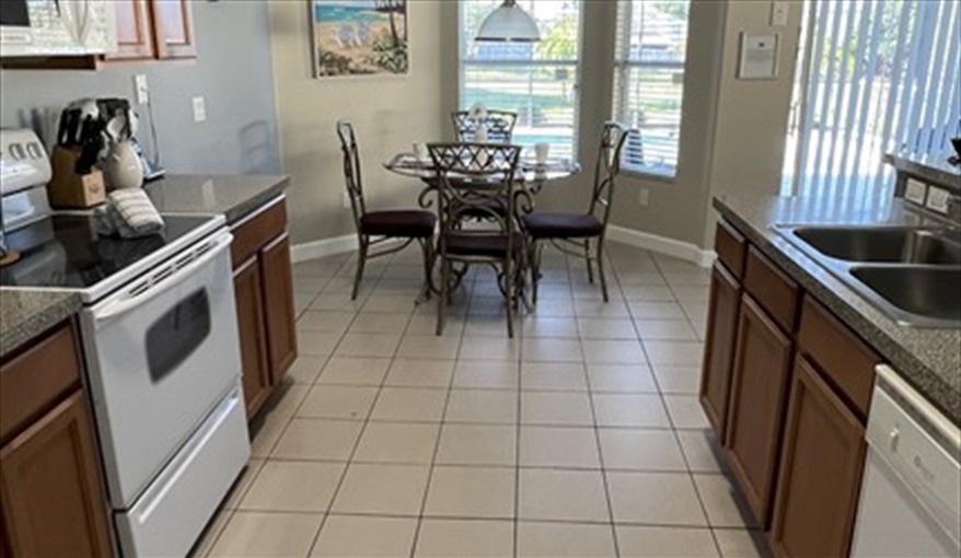 Kitchen Top view. Orlando Retreat in West Stonebridge, Davenport, Orlando