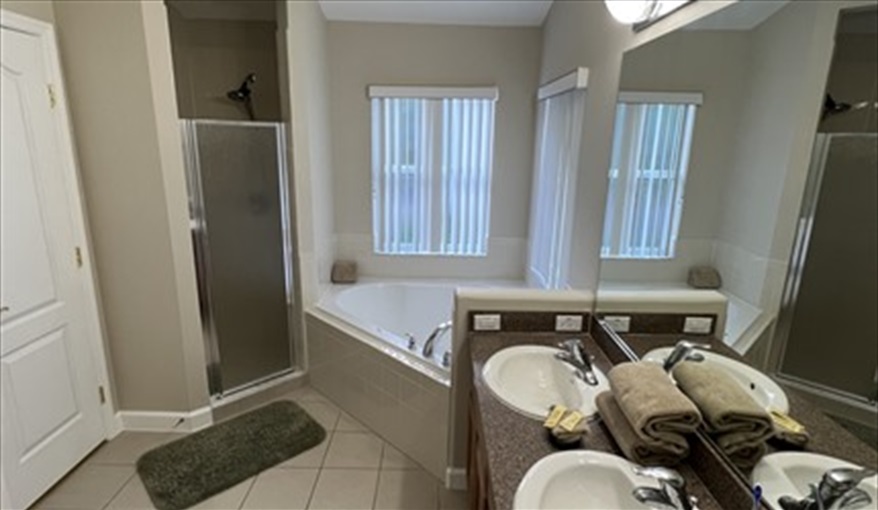 En-Suite Bedroom 1. Orlando Retreat in West Stonebridge, Davenport, Orlando