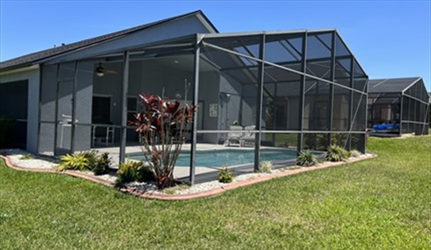 Pool Cage. Orlando Retreat in West Stonebridge, Davenport, Orlando