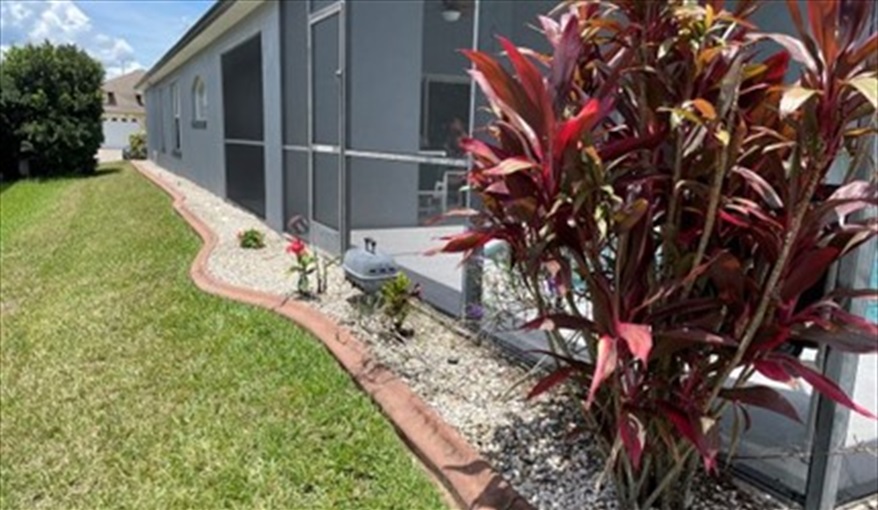 Side View. Orlando Retreat in West Stonebridge, Davenport, Orlando