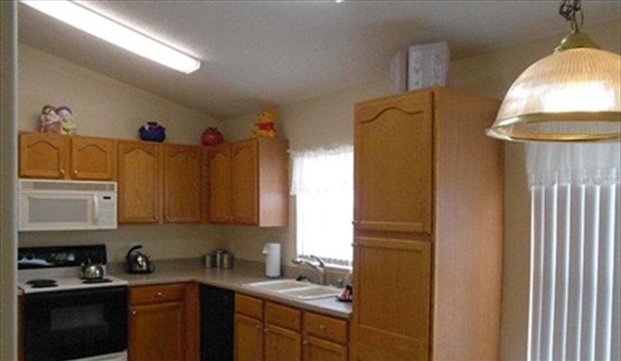 Fully equipped Kitchen and . . . . . Disney on Your Doorstep in Indian Creek, Kissimmee, Orlando