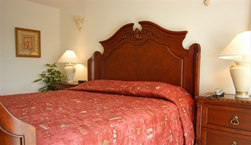 King-size mahogany slay bed. *Villamagic* in The Sanctuary At Westhaven, Davenport, Orlando