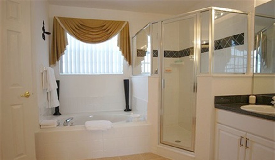 Ensuite bathroom with walk-in shower cubicle & large roman bath . *Villamagic* in The Sanctuary At Westhaven, Davenport, Orlando