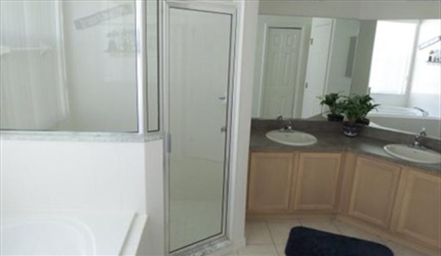 En Suite Bathroom. Tower Lake Vista - unoverlooked pool villa in Calabay Parc at Tower Lake, Haines City, Orlando