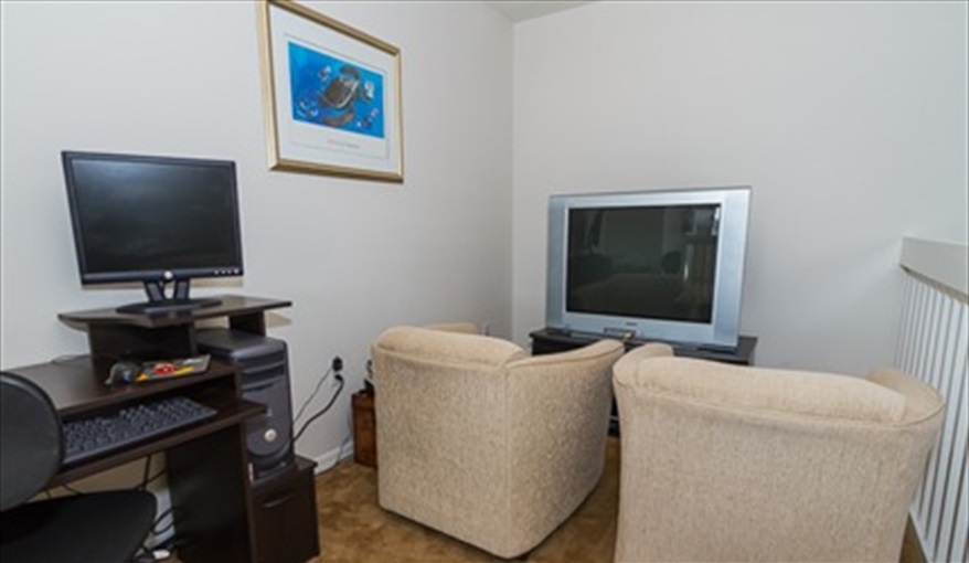 Upstairs Den with
Desk Top Computer
Wii & 10+ Games . Brown's Villa in Cumbrian Lakes, Kissimmee, Orlando