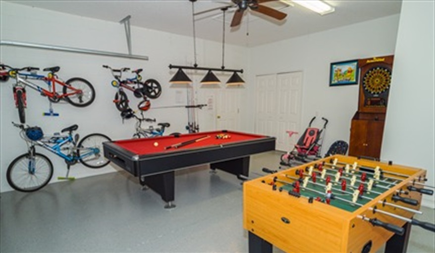 Games Room with
Pool Table & football table , Electronic Dart Board, Fishing Rods....
. Brown's Villa in Cumbrian Lakes, Kissimmee, Orlando
