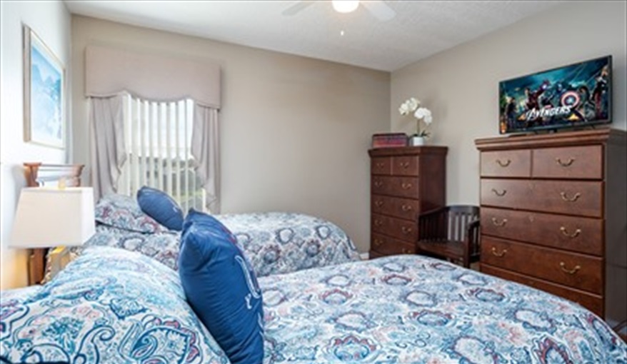 Twin Bedroom first floor overlooking the pool/lake first floor . Brown's Villa in Cumbrian Lakes, Kissimmee, Orlando