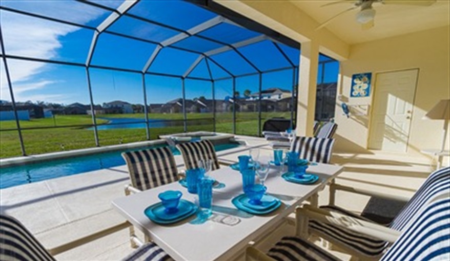Covered lanai area for Alfresco dining .... Brown's Villa in Cumbrian Lakes, Kissimmee, Orlando