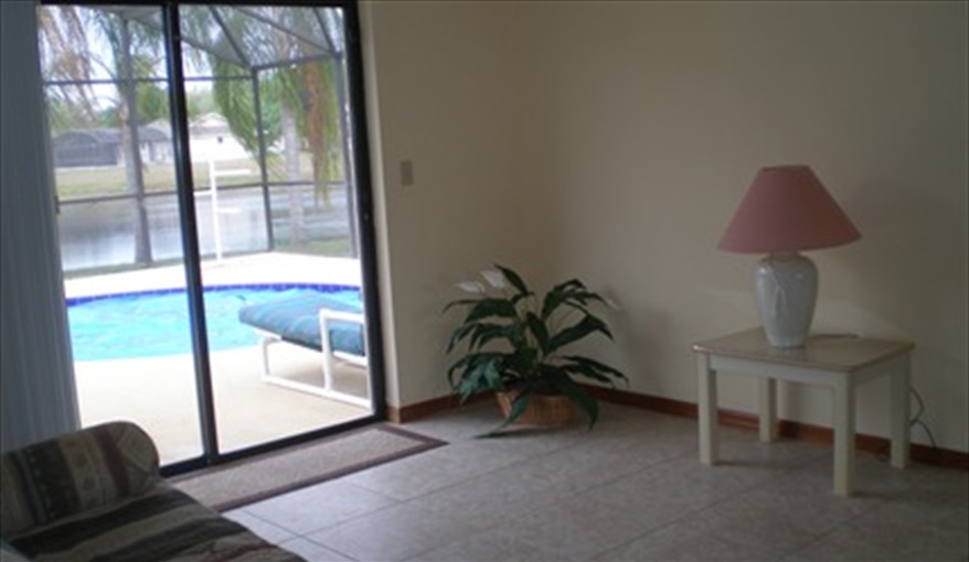 Spacious Lounge Overlooking Pool. FLORIDA HOME in Pine Chase Estates, St Cloud, Gulf Coast