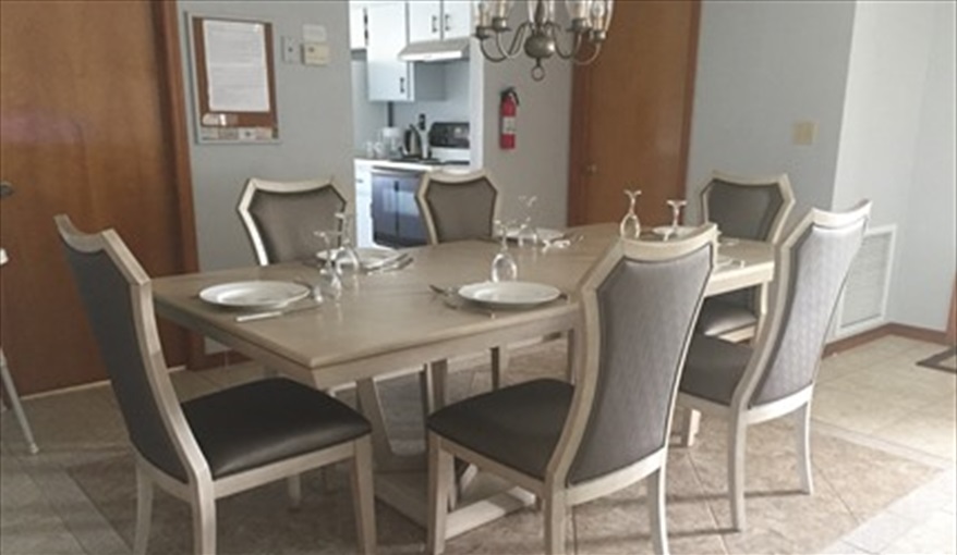 Large Dining Table Seating 6. FLORIDA HOME in Pine Chase Estates, St Cloud, Gulf Coast