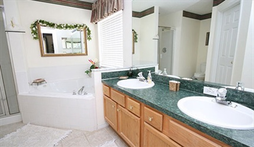 With a large en-suite having separate shower & bath, as well as 'His & Hers' basins. Winter Haven Villa in Lake Berkley Resort, Kissimmee, Orlando