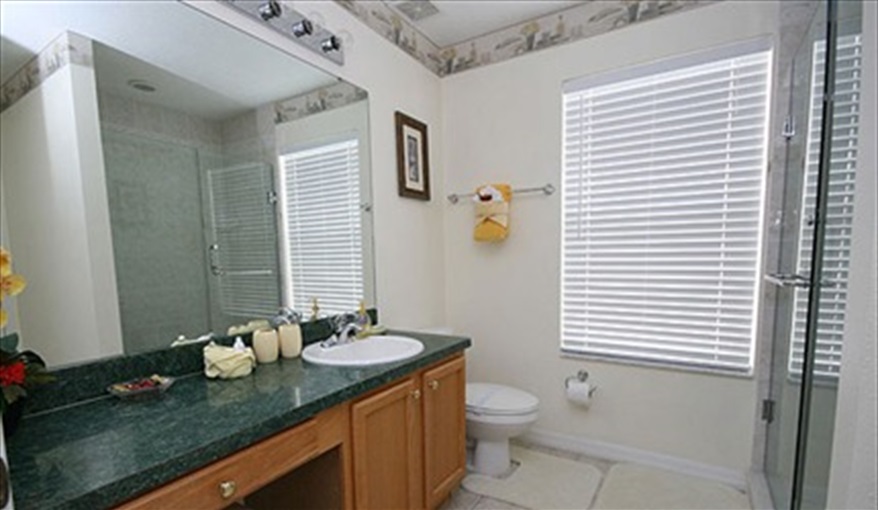 with en-suite. Winter Haven Villa in Lake Berkley Resort, Kissimmee, Orlando