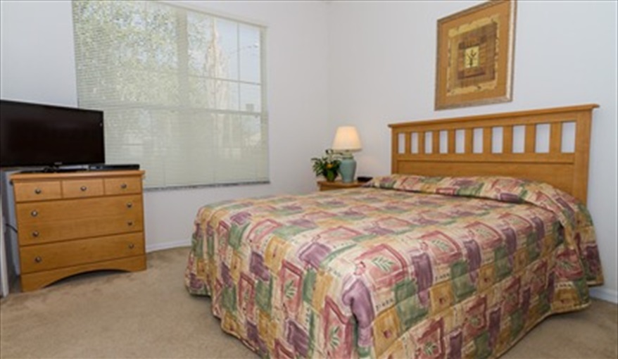 2nd Master en-suite with LCD HD TV and Blu-ray player. JCHolidays in The Manors At Westridge, Davenport, Orlando