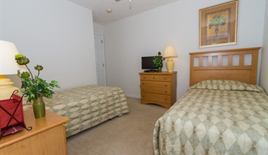Twin Room with LCD HD TV and Blu-ray Player. JCHolidays in The Manors At Westridge, Davenport, Orlando