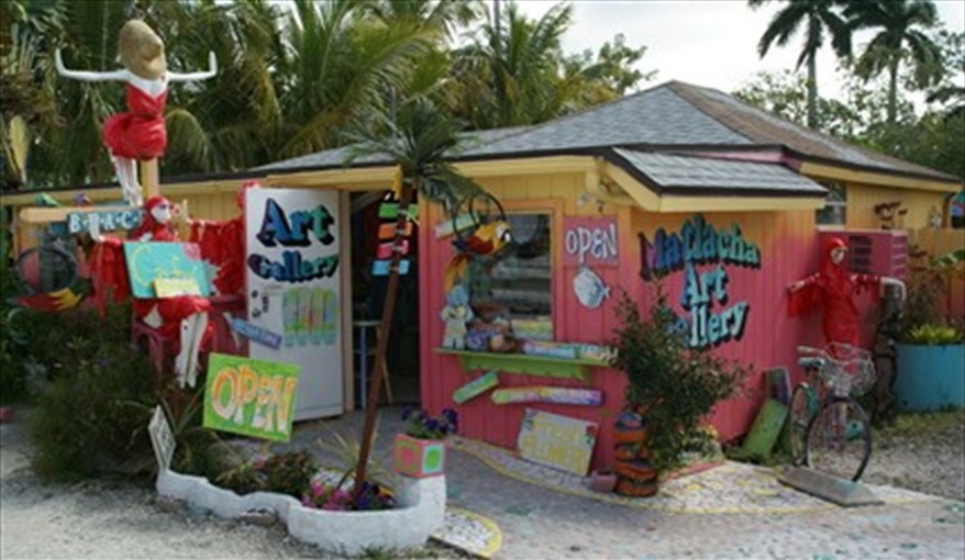 Quirky Matlacha artist shop - walking distance. Kokopelli Beach House - live the dream  in Cape Coral, Cape Coral, Gulf Coast