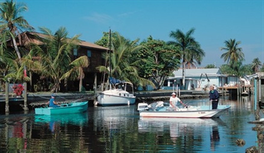 Typical Matlacha waterfront.. Kokopelli Beach House - live the dream  in Cape Coral, Cape Coral, Gulf Coast