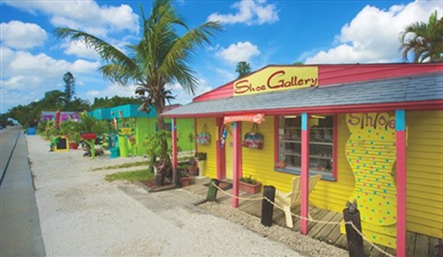 Matlacha Village - walking distance. Kokopelli Beach House - live the dream  in Cape Coral, Cape Coral, Gulf Coast