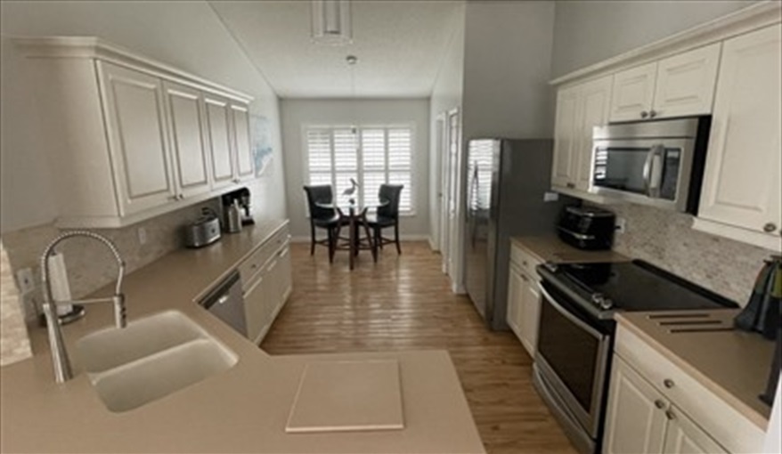 Corian, Stainless Steel, KitchenAid & Ninja Kitchen. Waterside in Eagle Pointe, Kissimmee, Orlando