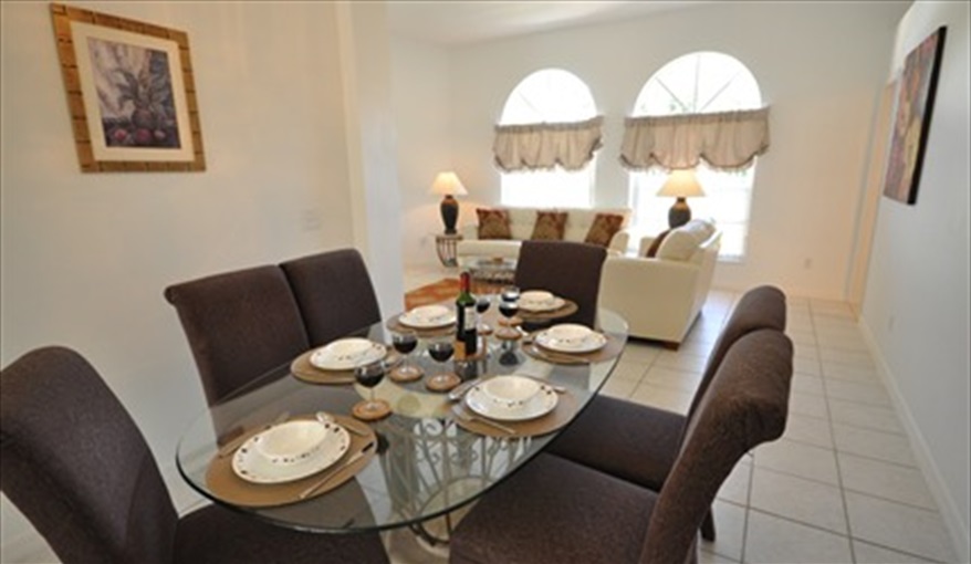 Perfect for larger families,. Palm Tree Villa - Pool Lift, 5 STAR RATING in Doral Woods, Kissimmee, Orlando