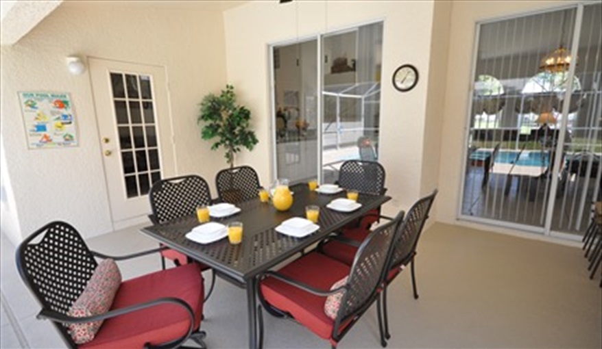 There's plenty of seating for everyone.. Palm Tree Villa - Pool Lift, 5 STAR RATING in Doral Woods, Kissimmee, Orlando
