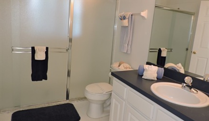 Queen Suite Oversized en-suite facilities with pool deck access!. Villa Paradiso  in Eagle Pointe, Kissimmee, Orlando