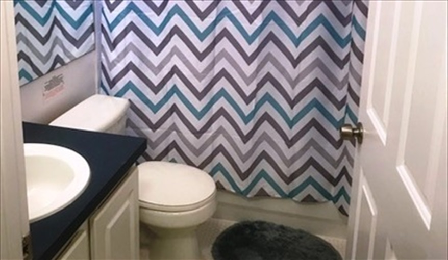 Kids Bath, adjacent. Villa Paradiso  in Eagle Pointe, Kissimmee, Orlando