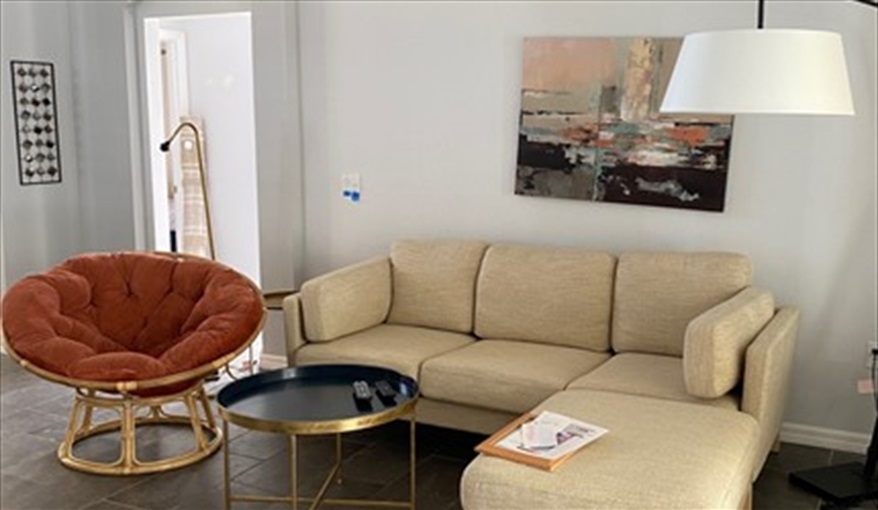 Light, bright and spacious Lounge area with Flat Screen TV. Villa Paradiso  in Eagle Pointe, Kissimmee, Orlando