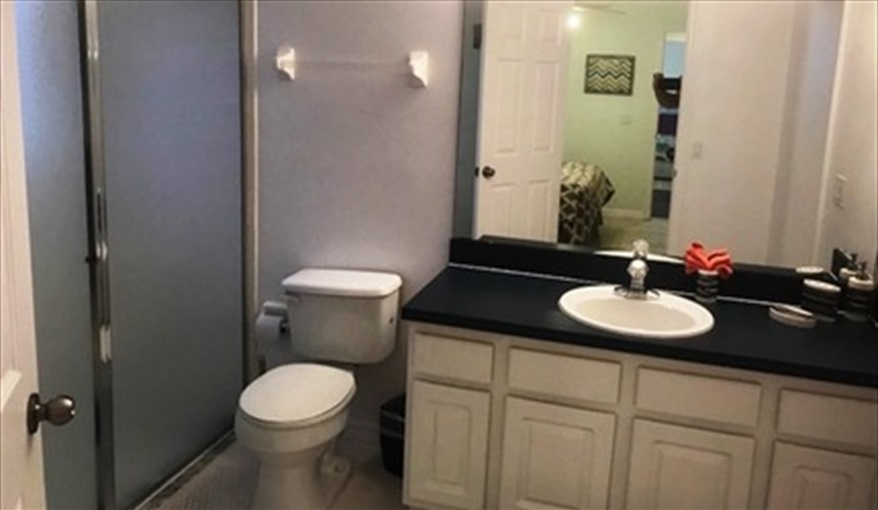 Queen-Bathroom. Villa Paradiso  in Eagle Pointe, Kissimmee, Orlando