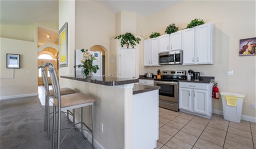 Kitchen with new Cooker and Microwave.. A Happy Potter's Place. in West Stonebridge, Davenport, Orlando
