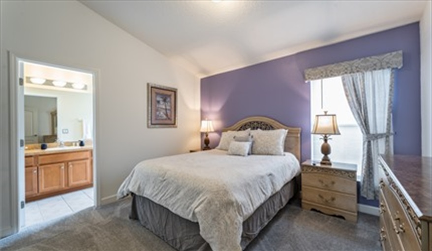 2nd Master Bedroom with En-Suite shower room.. A Happy Potter's Place. in West Stonebridge, Davenport, Orlando