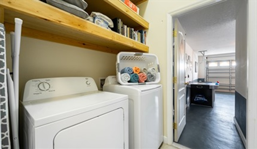 Washer & Dryer to keep everything clean and fresh.. A Happy Potter's Place. in West Stonebridge, Davenport, Orlando