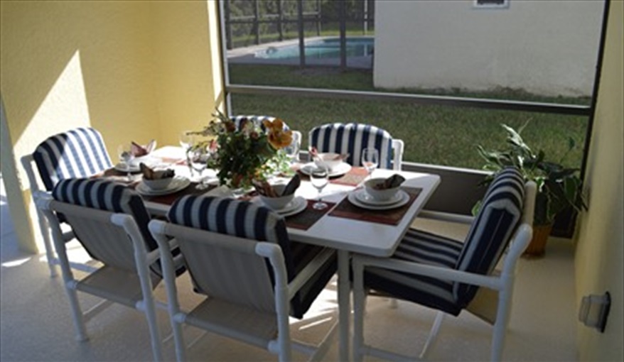 Evening meal anybody? Don't forget the wine.. A Happy Potter's Place. in West Stonebridge, Davenport, Orlando