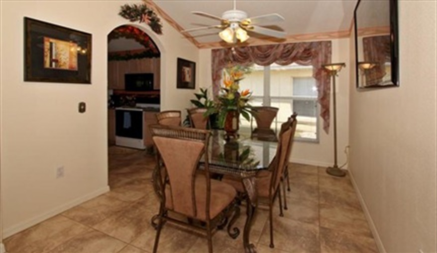 Dining Area. Scarlets villa in Lake Berkley Resort, Kissimmee, Orlando