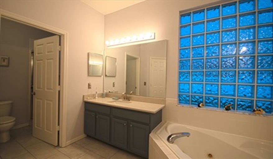 Separate Toilet and Double Shower. Hills Bay Hideaway in Bridgewater Crossing, Davenport, Orlando