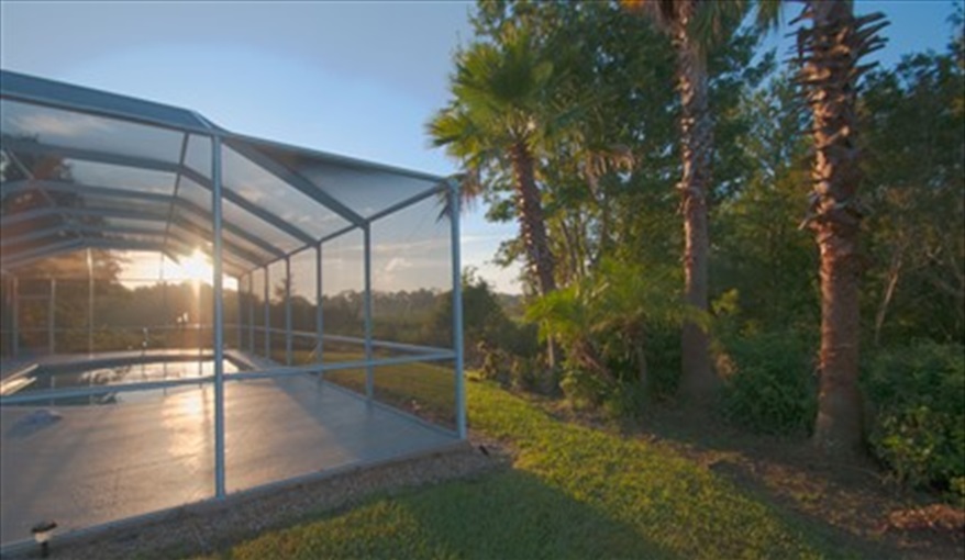 Completely Private & Not Overlooked . Hills Bay Hideaway in Bridgewater Crossing, Davenport, Orlando
