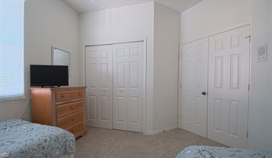 Built in Wardrobe & Smart TV.. Hills Bay Hideaway in Bridgewater Crossing, Davenport, Orlando