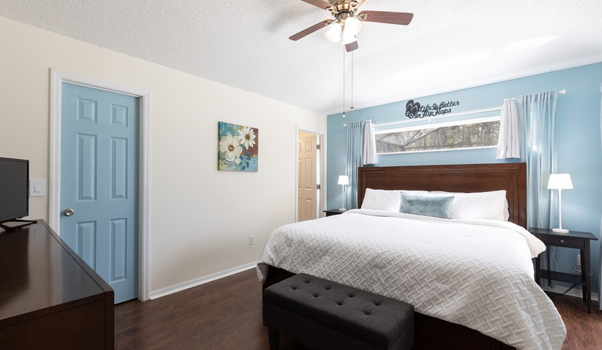 Spacious king suite with soft coastal accents and a serene, relaxing atmosphere.. For the Best Disney Vacation-Tropical Paradise Villa in Emerald Island Resort, Kissimmee, Orlando