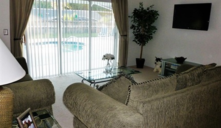 Living Room. Westridge Palms----Free Wi-Fi, Free calls to the UK, Gas BBQ,Pool table ,Table tennis,  in Westridge, Davenport, Orlando