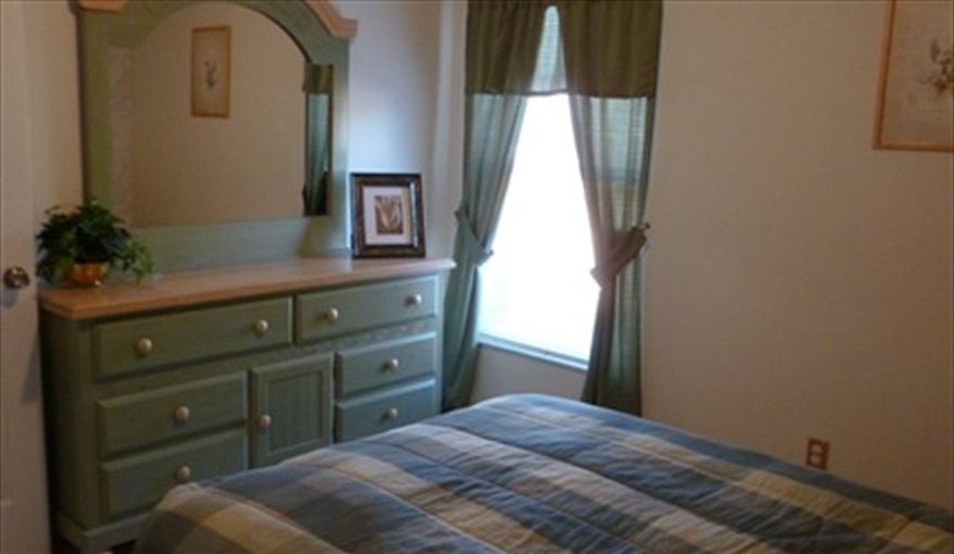 Green Room. Westridge Palms----Free Wi-Fi, Free calls to the UK, Gas BBQ,Pool table ,Table tennis,  in Westridge, Davenport, Orlando