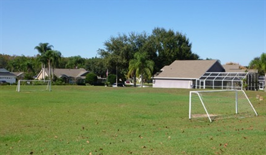 Football Pitch. Westridge Palms----Free Wi-Fi, Free calls to the UK, Gas BBQ,Pool table ,Table tennis,  in Westridge, Davenport, Orlando