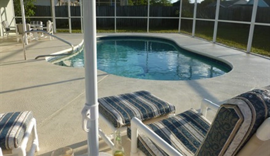 Pool Deck. Westridge Palms----Free Wi-Fi, Free calls to the UK, Gas BBQ,Pool table ,Table tennis,  in Westridge, Davenport, Orlando