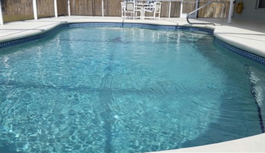 Large Pool. Westridge Palms----Free Wi-Fi, Free calls to the UK, Gas BBQ,Pool table ,Table tennis,  in Westridge, Davenport, Orlando